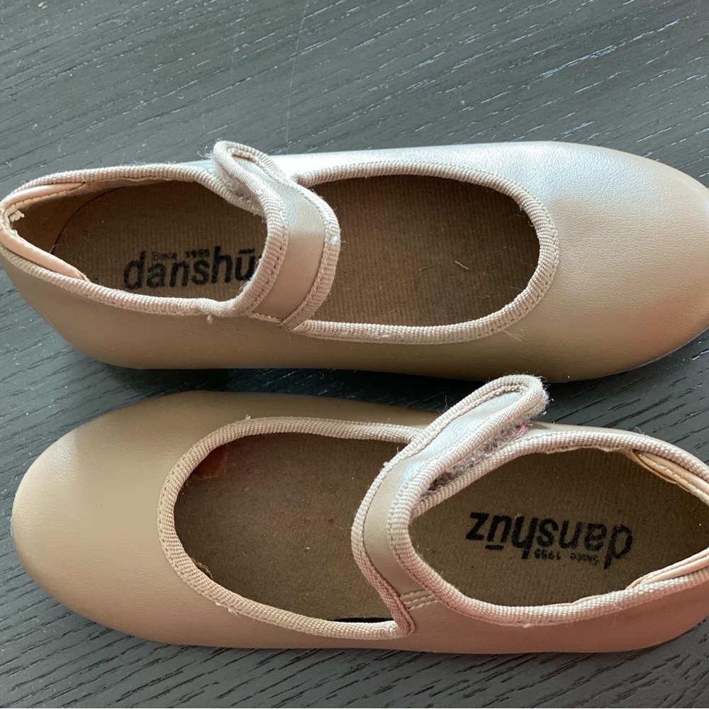 Tan 12.5M kids Danshuz tap shoes.